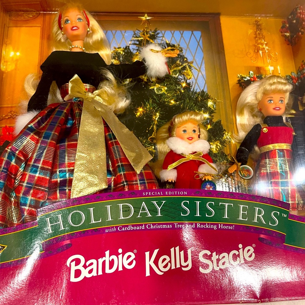 Holiday Sisters Barbie, Kelly, Stacie w Cardboard Christmas Tree &Rocking horse
